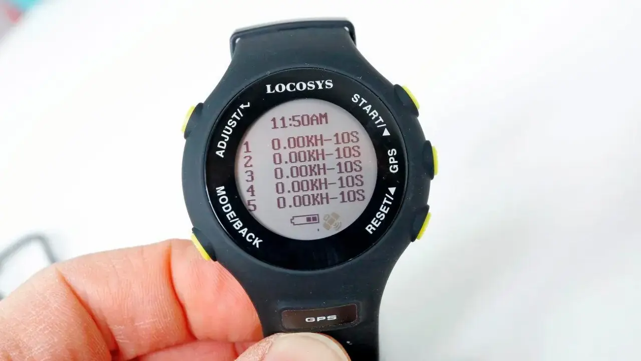 Locosys GW-60 GPS-Uhr mit Anzeige von 11:50 Uhr und fünf Zeitmessungen.